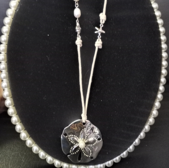 Vantel Pearls Sand Dollar Necklace - Picture 11 of 11